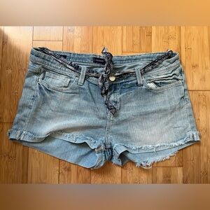 Stylish Denim Shorts with Belt